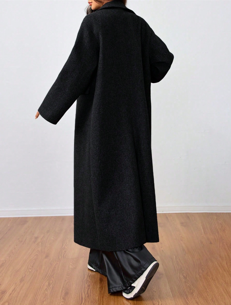 This long wool coat features casual lapels. Warm and comfortable, it is a must‑have for everyday wear, office outfits and the back‑to‑school season.