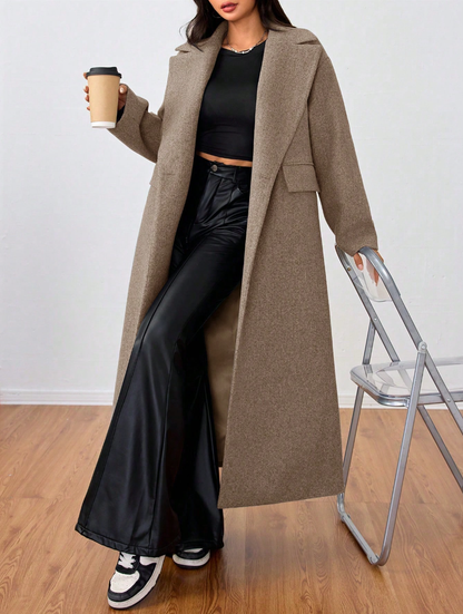 This long wool coat features casual lapels. Warm and comfortable, it is a must‑have for everyday wear, office outfits and the back‑to‑school season.