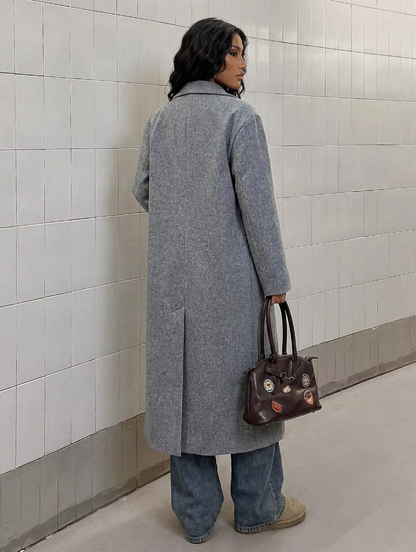 This long wool coat features casual lapels. Warm and comfortable, it is a must‑have for everyday wear, office outfits and the back‑to‑school season.
